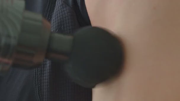 Charger la vidéo : Pistolet de massage en action